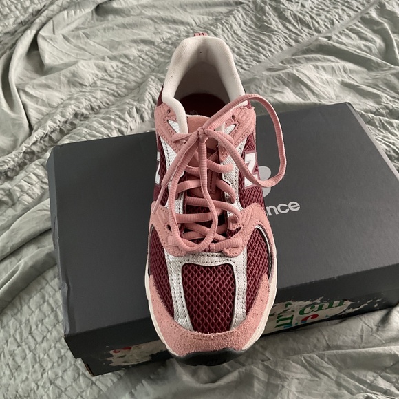 New Balance 530 (Pink Red) size US 6 Mens - Picture 3 of 5